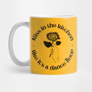 Kiss in the kitchen Mug